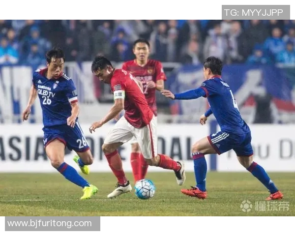 广州恒大与水原三星激战回顾球场上的激情与战术较量分析